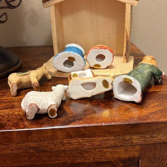 Vintage Nativity Set ~ Home For The Holidays - Picture 10 of 17